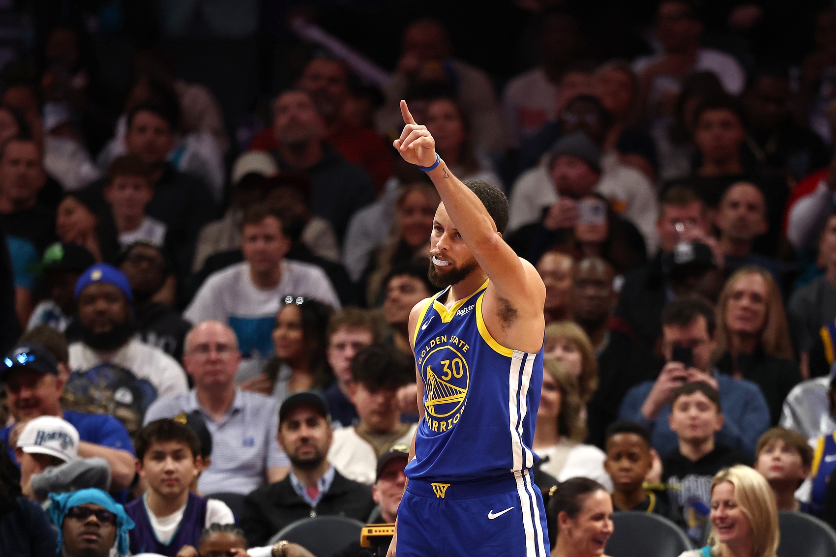 世界杯比赛直播软件下载-勇士让库里小伤大养&amp;直接报销是对的 这赛季唯一重要的是抽乐透签